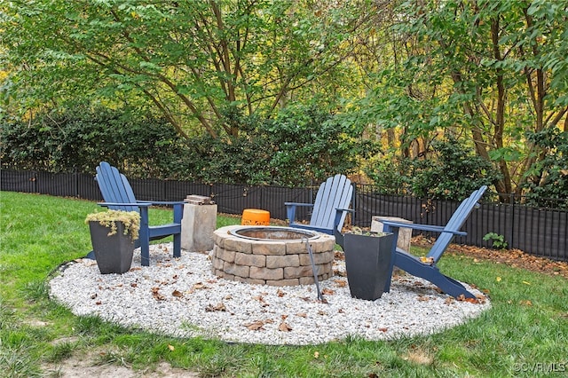 view of yard featuring an outdoor fire pit