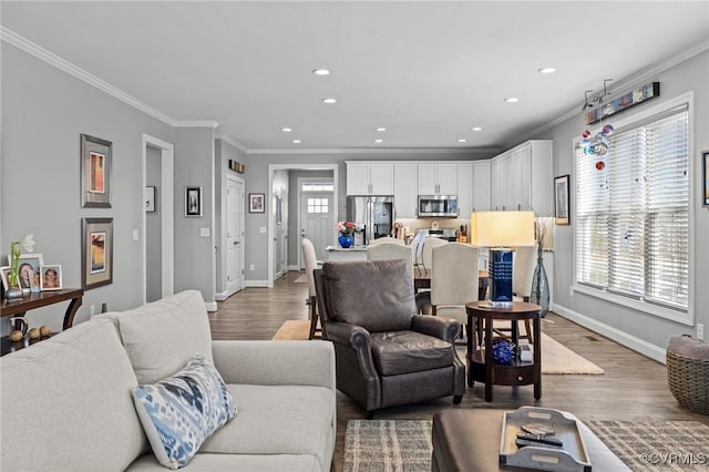 living room with crown molding, baseboards, wood finished floors, and recessed lighting