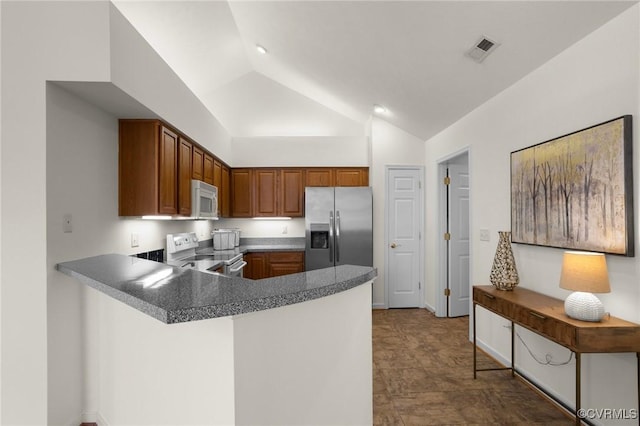 kitchen with lofted ceiling, electric stove, kitchen peninsula, and stainless steel fridge with ice dispenser