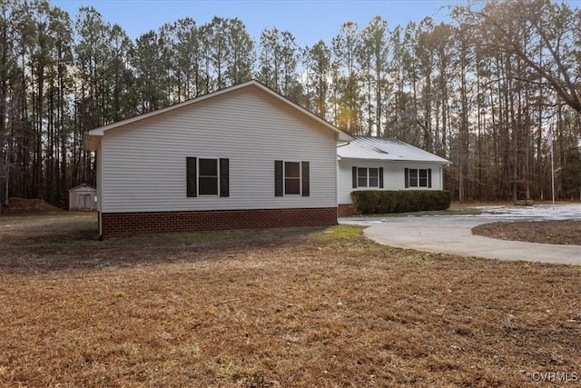 exterior space featuring a front yard