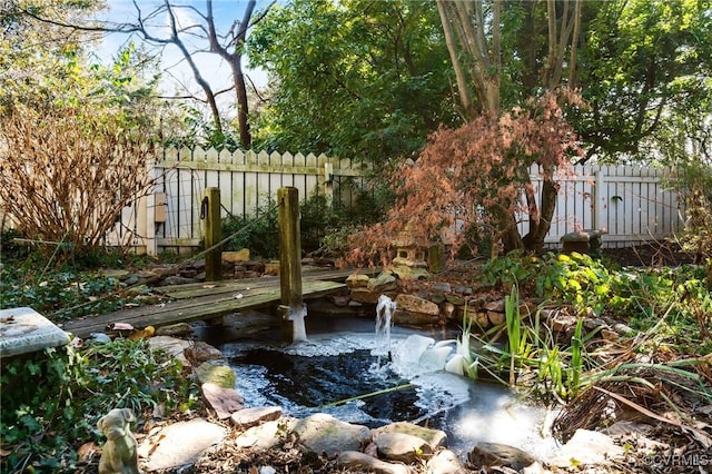 view of yard featuring a garden pond