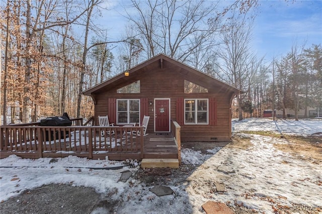 view of front of property featuring a wooden deck