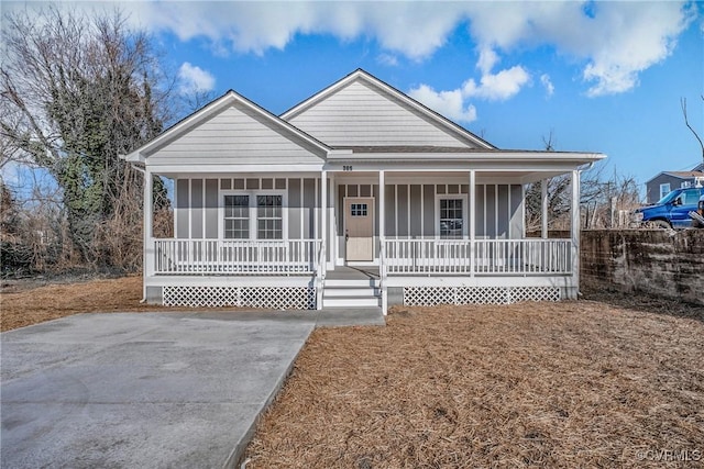 view of front of home with covered porch