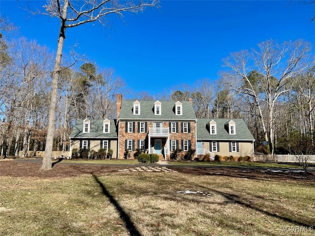 view of front of property with a front lawn