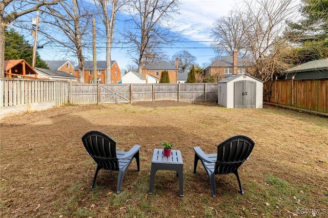 view of yard featuring a storage shed