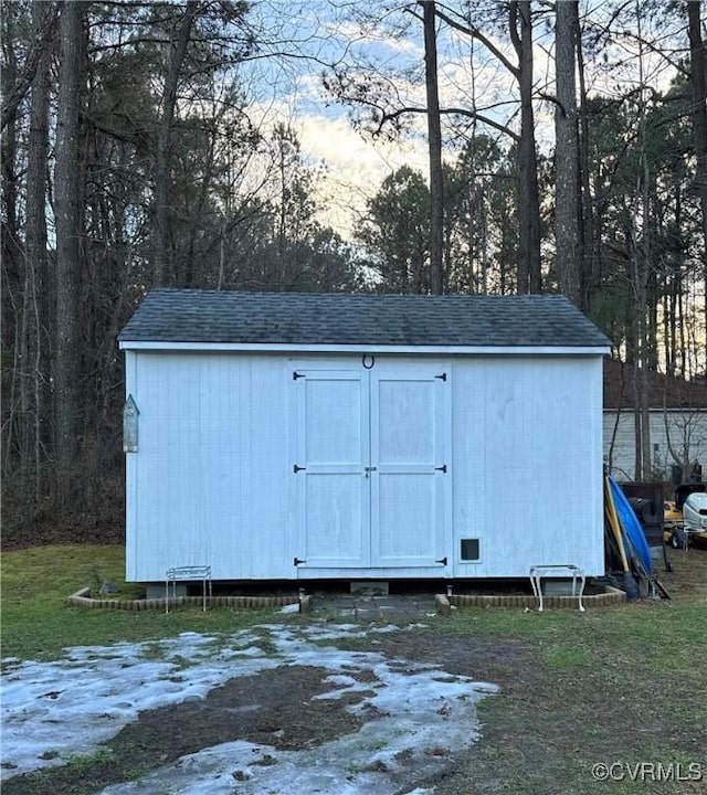 view of outbuilding