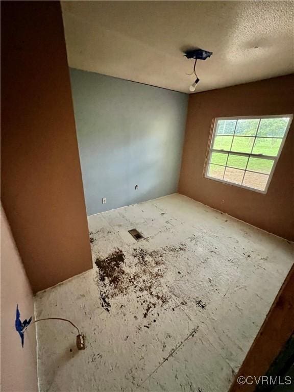 spare room featuring a textured ceiling