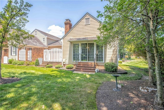 view of front of home with a front lawn