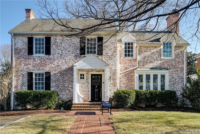 view of front of house with a front yard