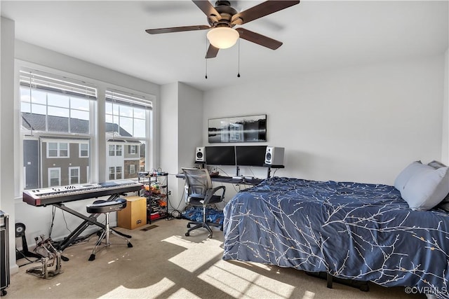 bedroom with ceiling fan