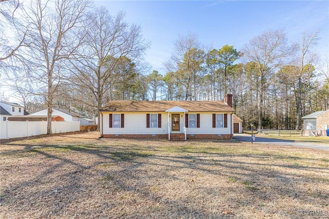 single story home with a front lawn