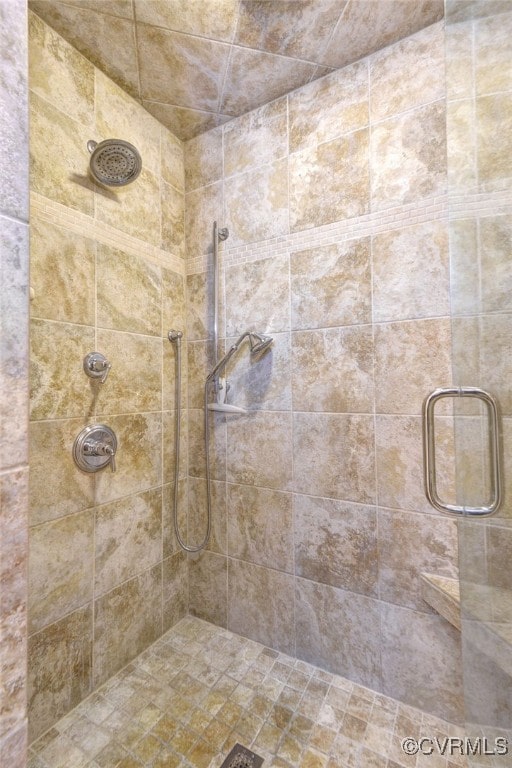 bathroom featuring a tile shower