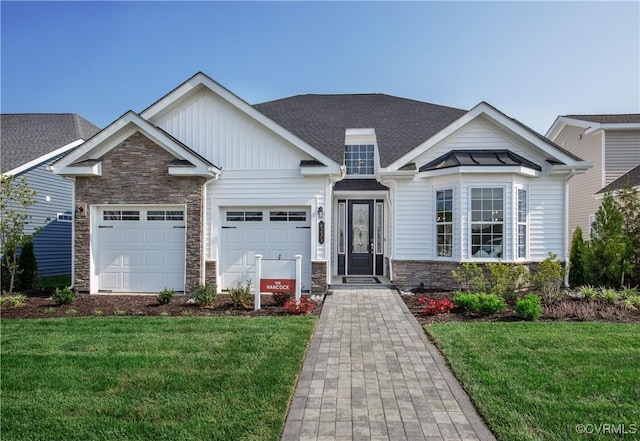 view of front of home featuring a garage and a front yard