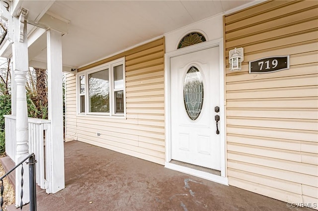 entrance to property featuring covered porch