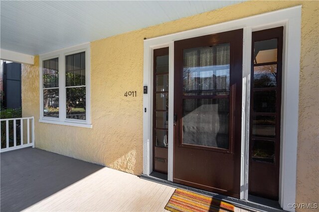 property entrance with covered porch