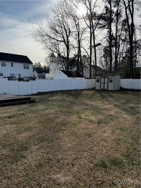 view of yard with a storage shed