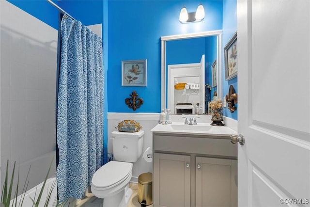 full bathroom featuring shower / tub combo with curtain, vanity, and toilet