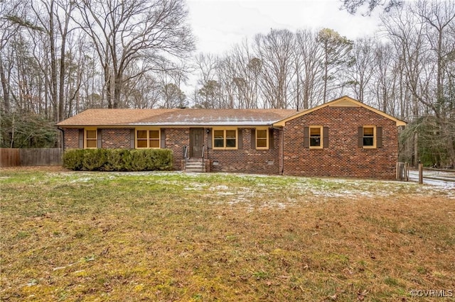 ranch-style home featuring a front lawn