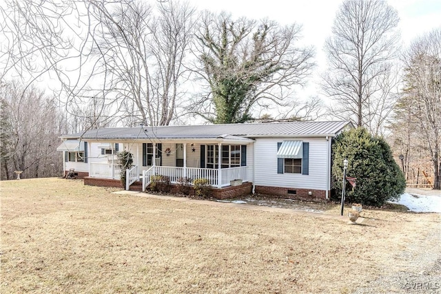 view of front of property with covered porch and a front lawn