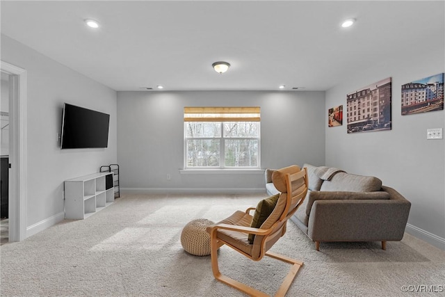 living area featuring recessed lighting, carpet flooring, and baseboards