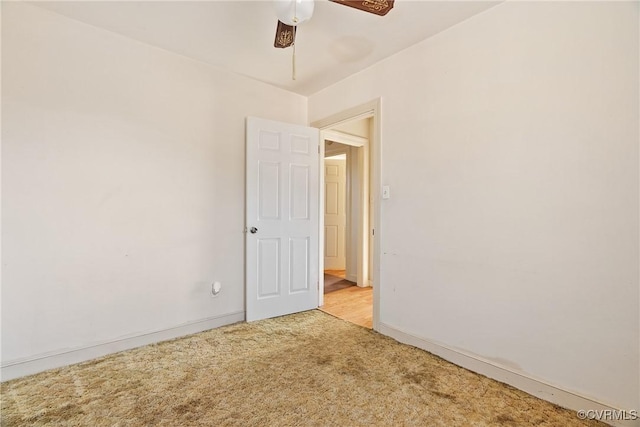 carpeted empty room featuring ceiling fan