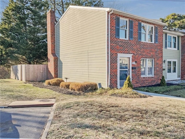 view of front of house featuring a front yard