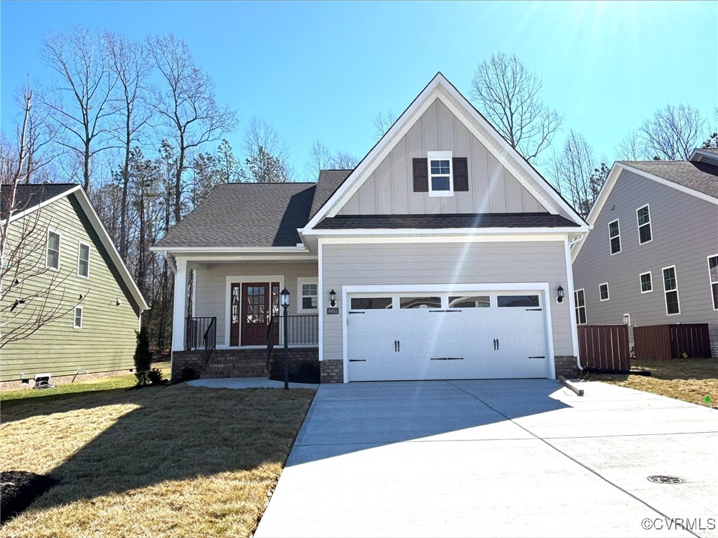 craftsman inspired home featuring a porch, a garage, and a front yard