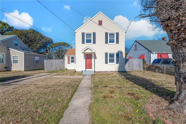 view of front of property featuring a front yard