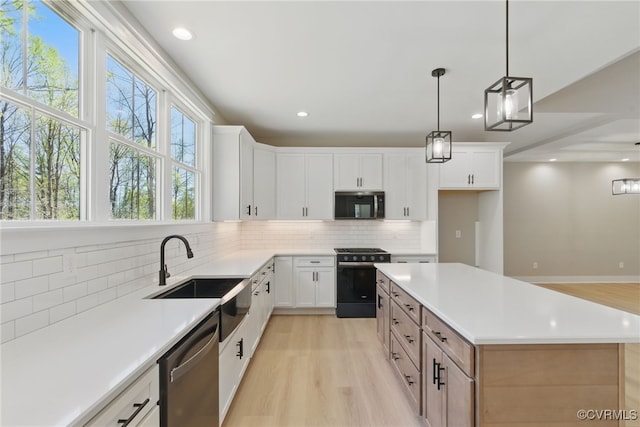 2280 Hensley Rd, Mineral, VA 23117 - kitchen featuring appliances with stainless steel finishes, a sink, tasteful backsplash, light wood finished floors, and recessed lighting