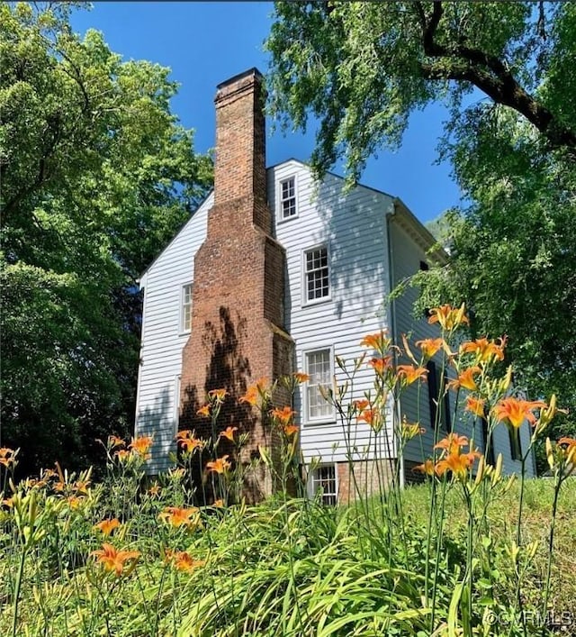 view of side of property