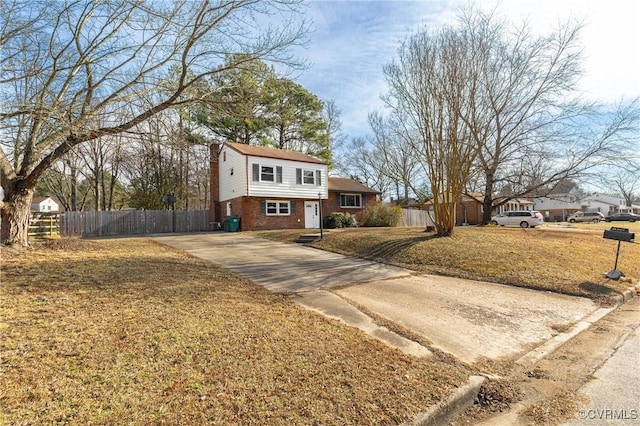 view of front facade with a front yard