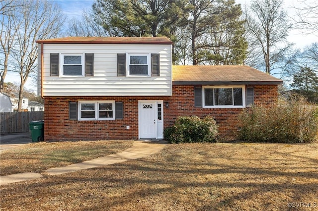 split level home featuring a front yard