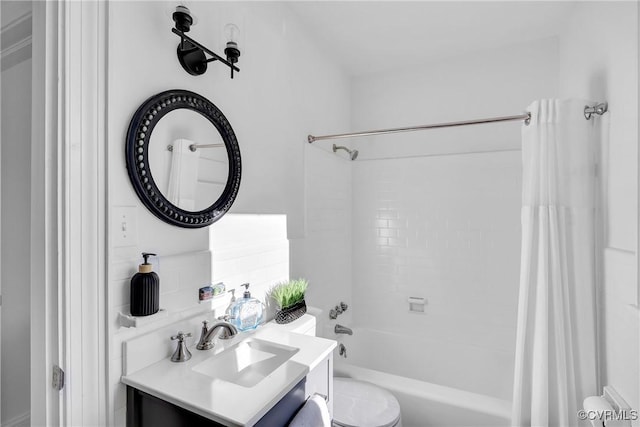 full bathroom with shower / tub combo with curtain, vanity, tasteful backsplash, and toilet