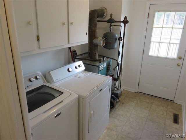 washroom featuring cabinets and washing machine and dryer