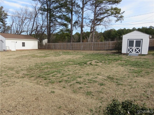 view of yard with a storage shed