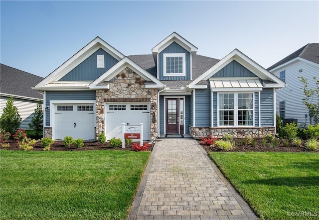 craftsman house featuring a garage and a front yard