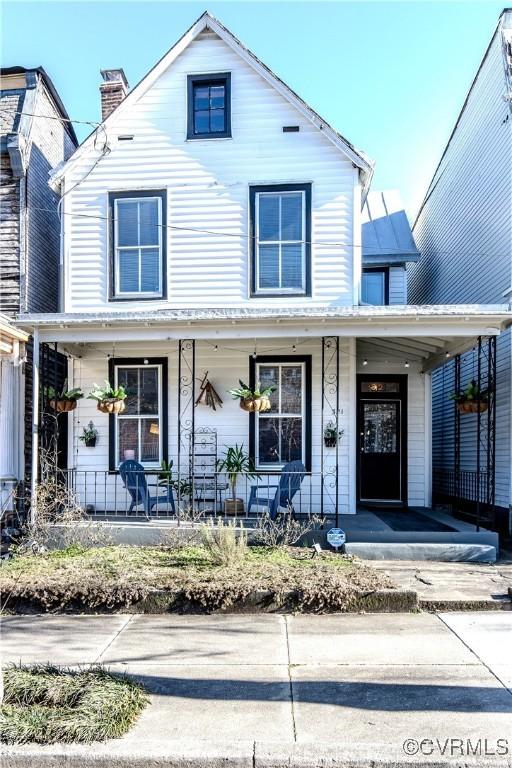 front of property featuring a porch