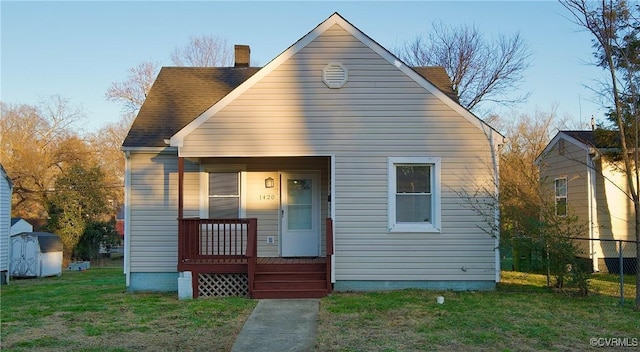 bungalow-style home featuring a front lawn