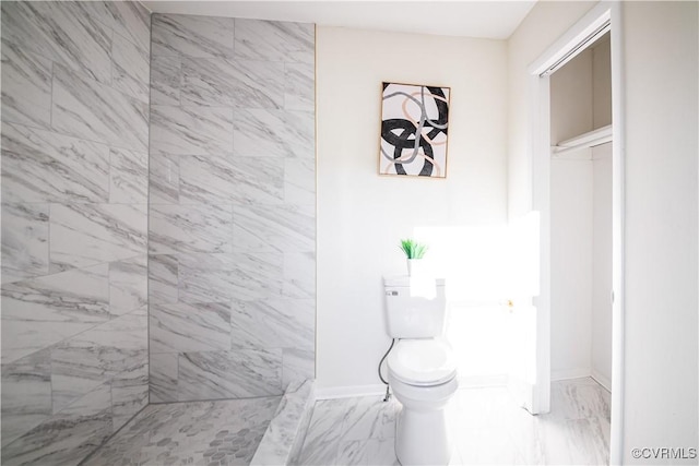 bathroom with toilet and tiled shower