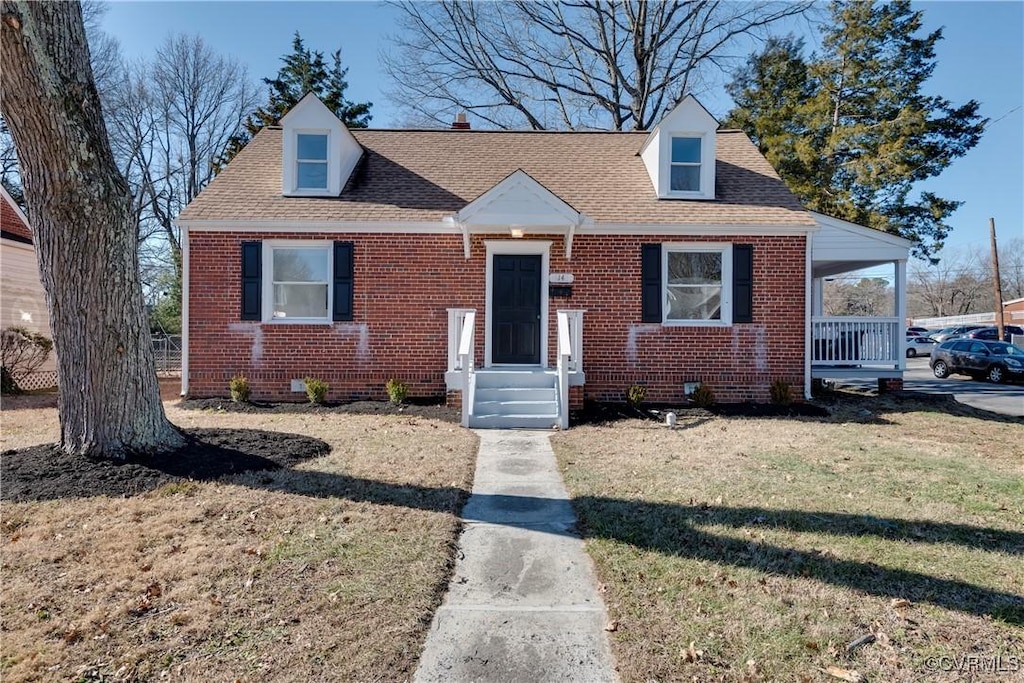 view of front facade with covered porch and a front yard