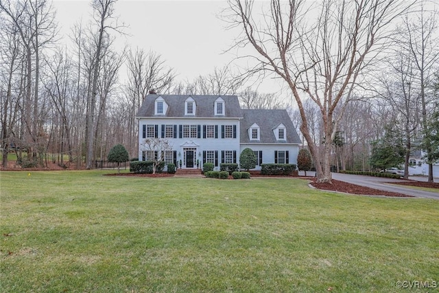 view of front facade with a front lawn