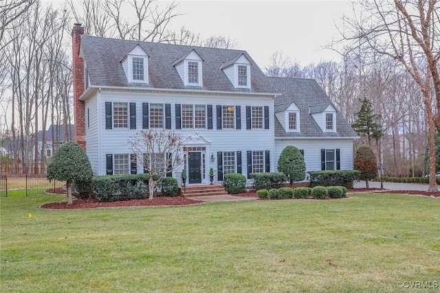 view of front facade featuring a front yard