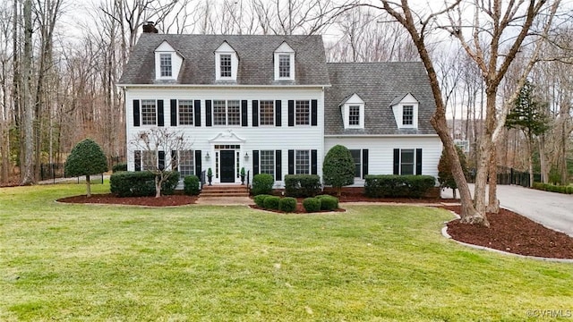 new england style home featuring a front lawn