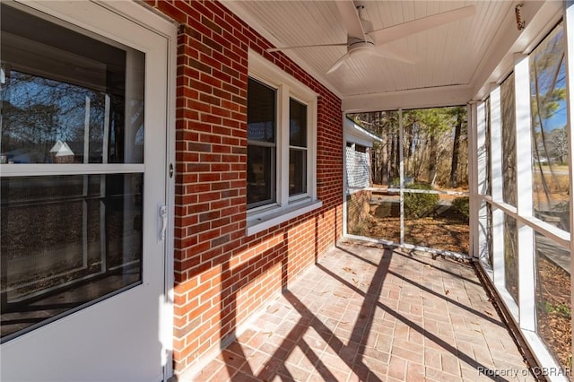 sunroom / solarium featuring ceiling fan