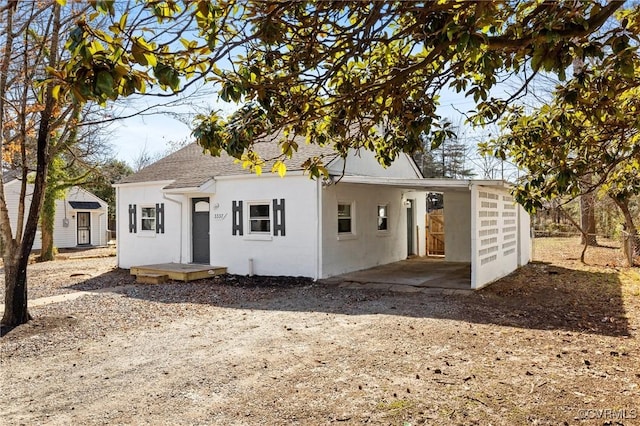 view of front of home featuring a shed