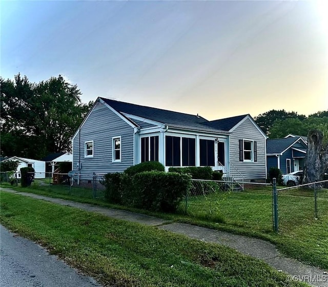 view of front of house featuring a yard