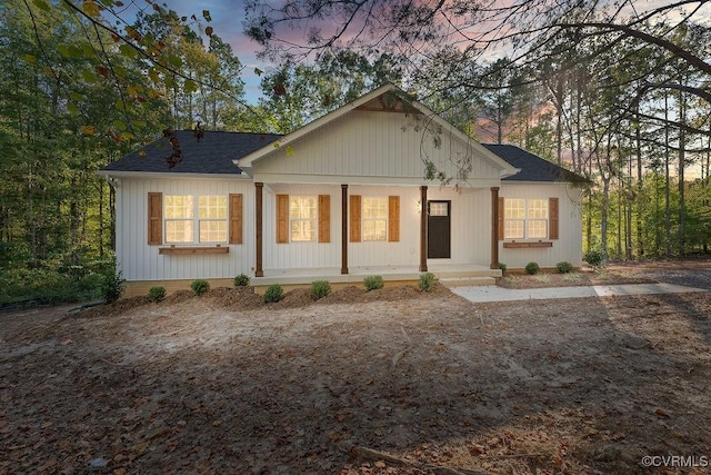 view of front facade with covered porch