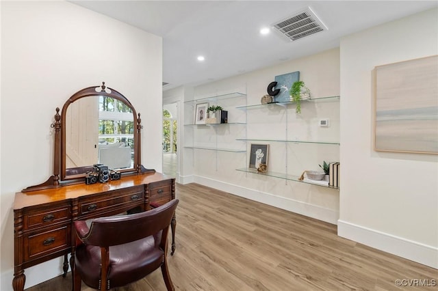 living area with recessed lighting, wood finished floors, visible vents, and baseboards