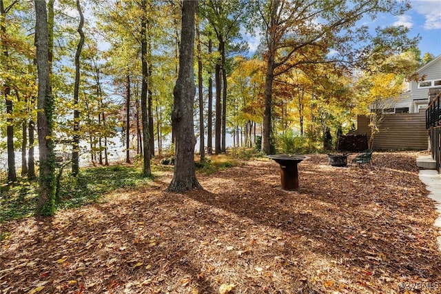 view of yard featuring a fire pit