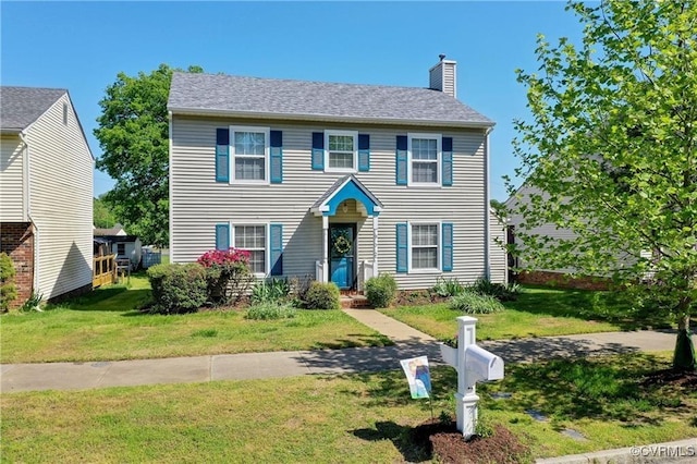 colonial inspired home featuring a front yard